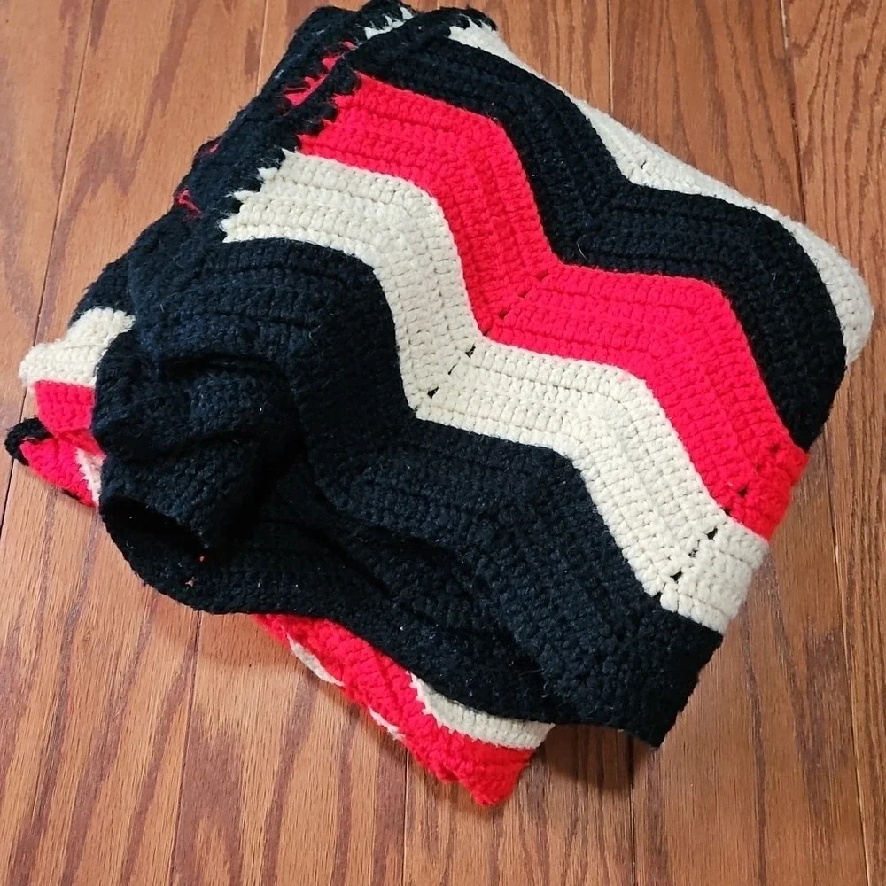 Handmade Knit Crochet Blanket Throw Afghan Red Black White Zig Zag 54